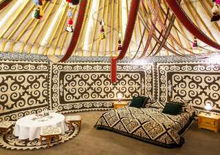 Курортные отели Oi-Qaragai Lesnaya Skazka Бескайнар Роскошный традиционный казахский шатер (юрта)-1